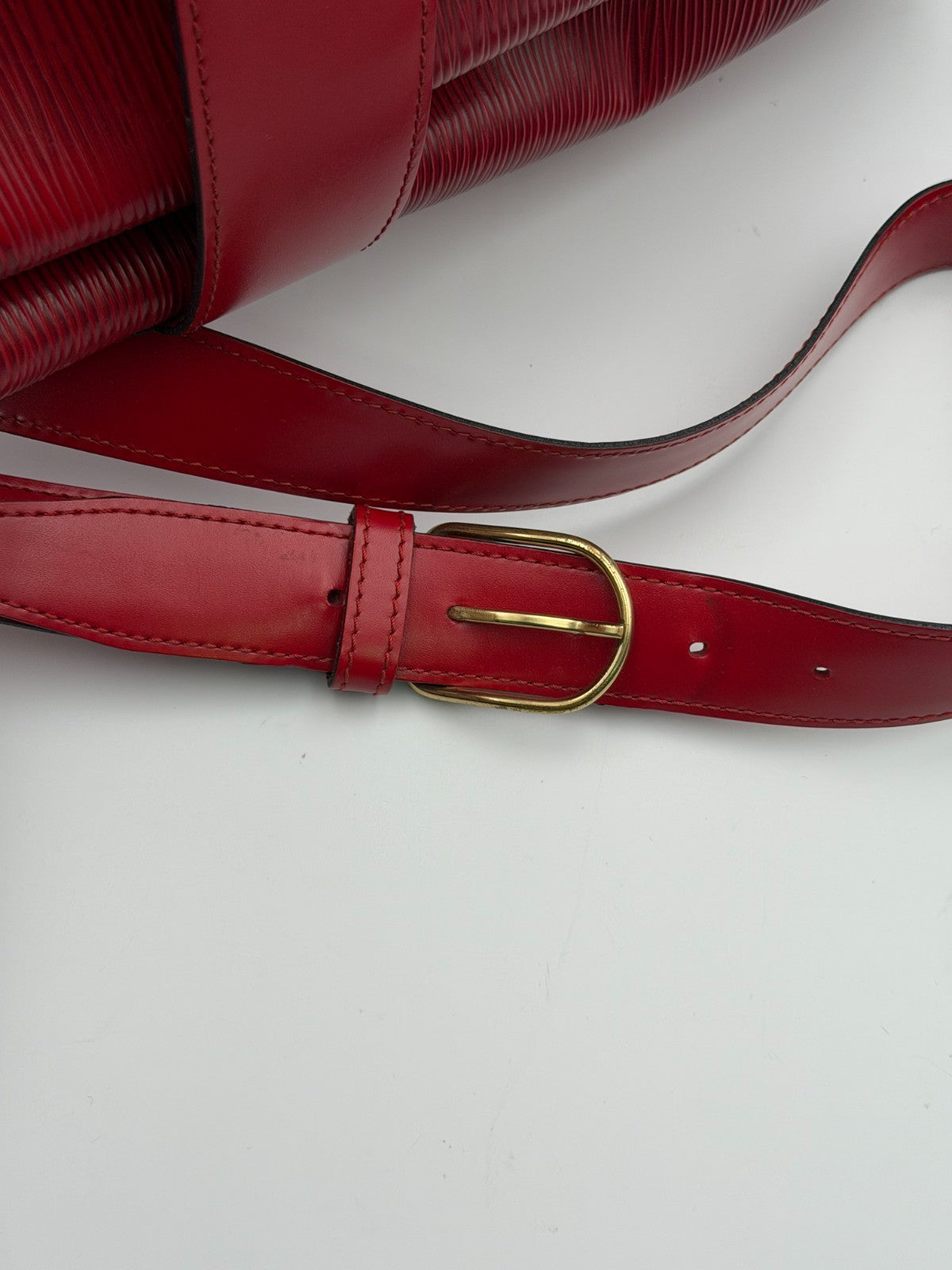 Louis Vuitton Sac d'Epaule Bucket Bag Women's PM Red Leather Adjustable Strap