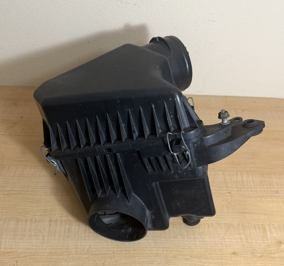 11-16 Town & Country 11-20 Grand Caravan 3.6 Air Cleaner Intake Filter Housing