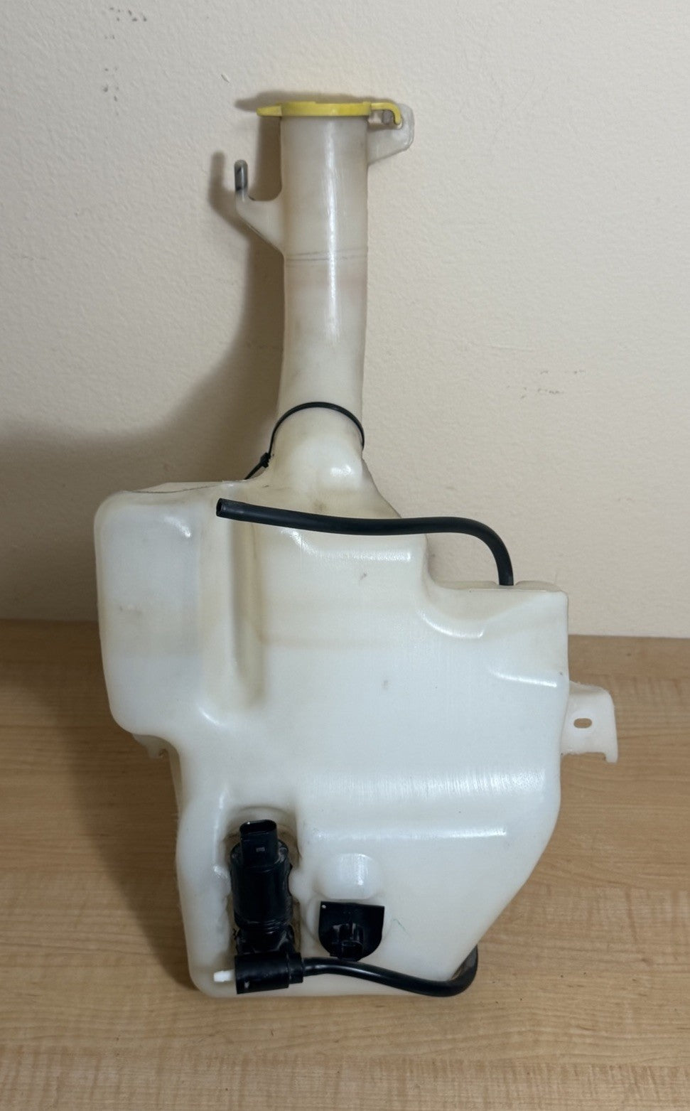 2011-2016 Town & Country 2011-20 Grand Caravan Windshield Washer Fluid Reservoir
