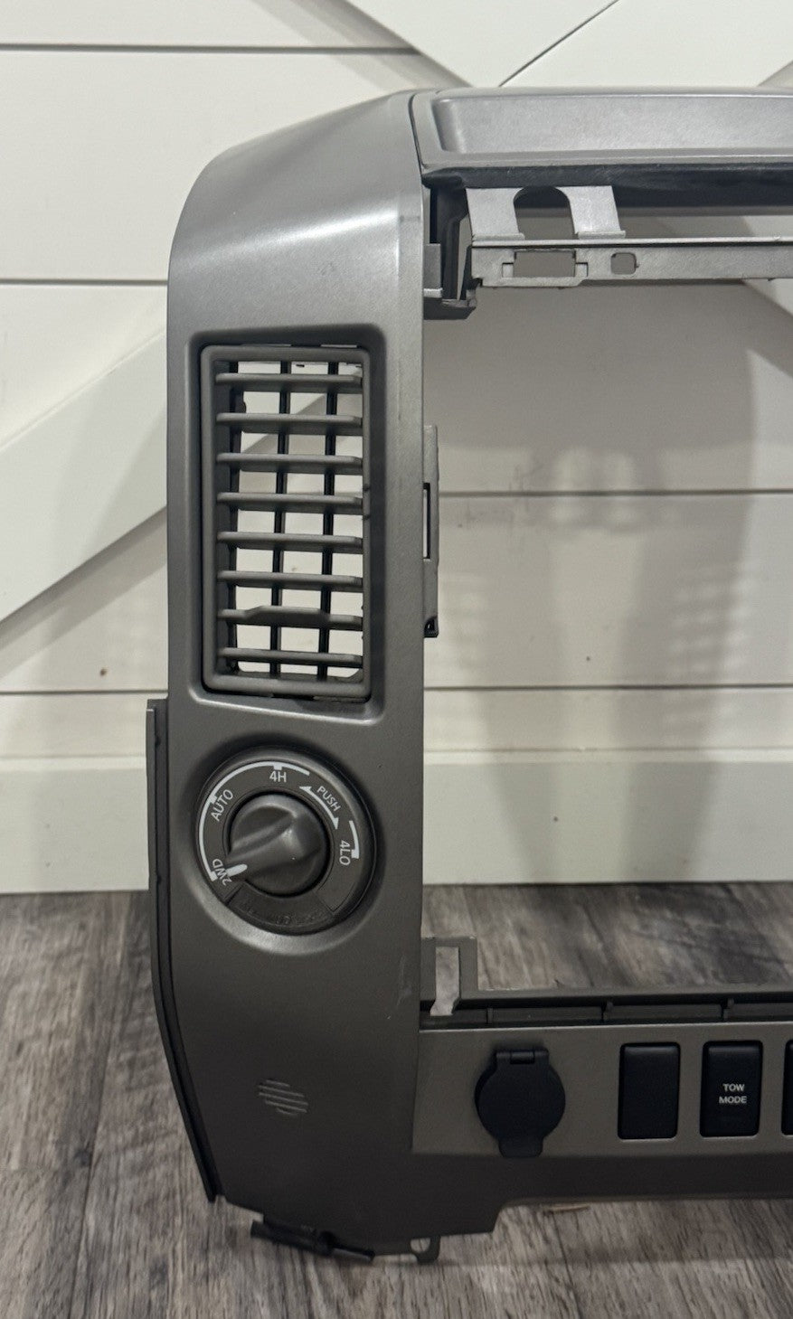 2004-2007 Nissan Titan Armada A/C Climate Radio Surround Bezel W/4x4 Switch OEM