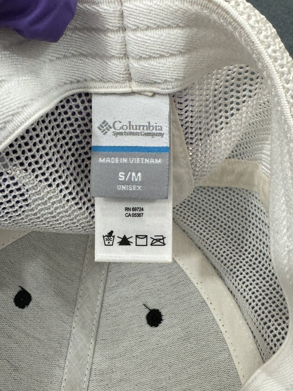 Columbia Unisex Small/Medium Black & White hat With Pink Logo Breast Cancer C1