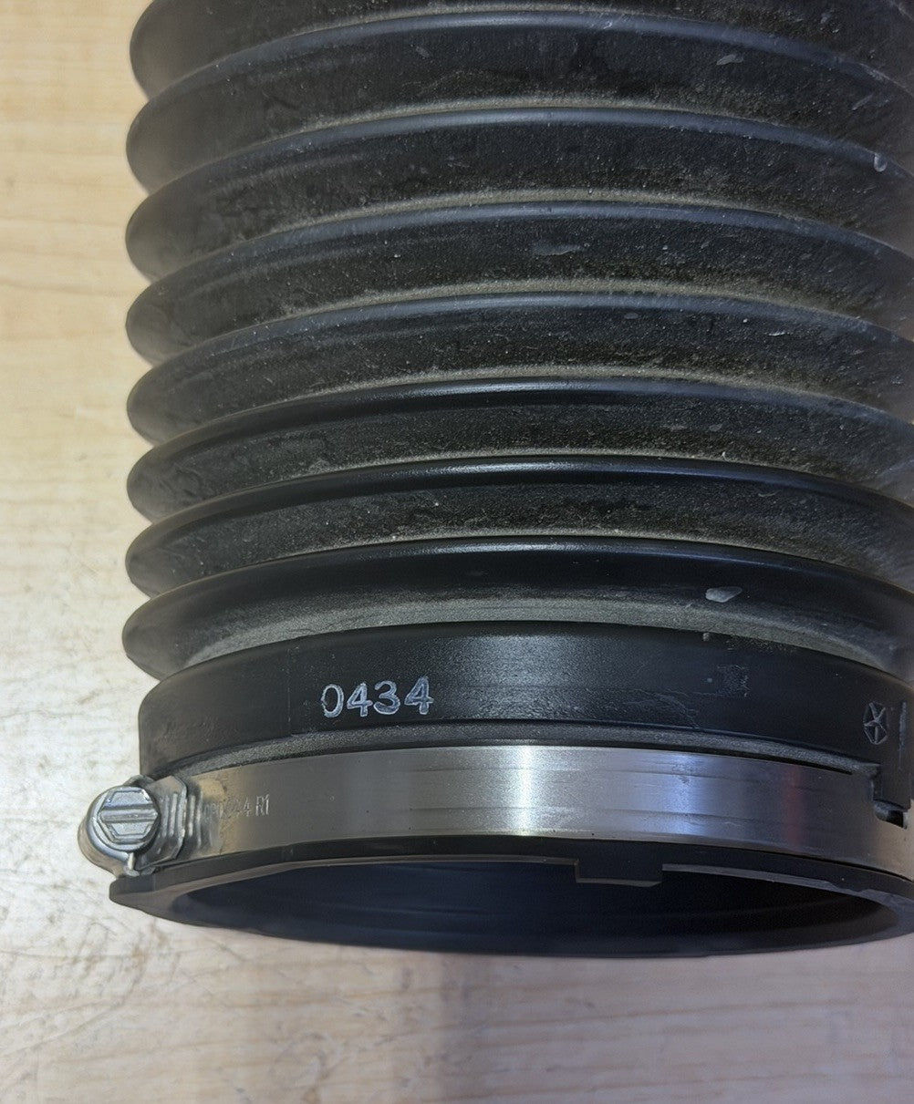 11-16 Town & Country 11-20 Grand Caravan Air intake Cleaner Hose Duct Tube Assy