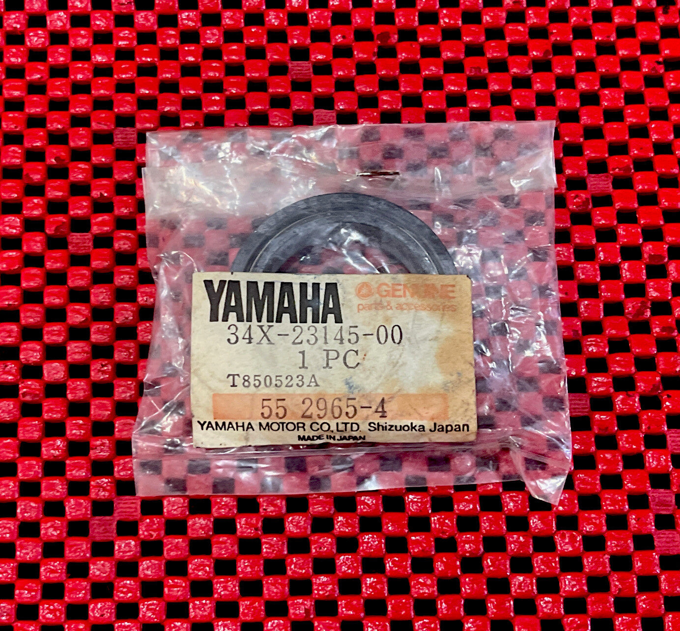 Yamaha Genuine TT225 XJ750 XS750 XS850 XT225 XV920 Fork Oil Seal 34X-23145-00