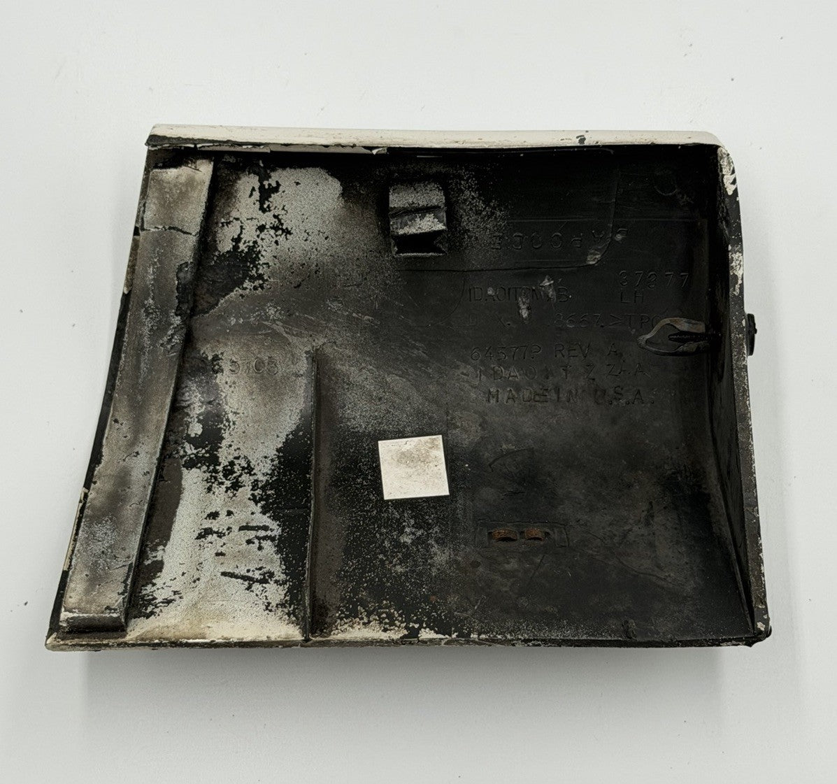 08/20 Grand Caravan/ 08-16 Town Country DRIVER Front Fender Rocker Molding Lower