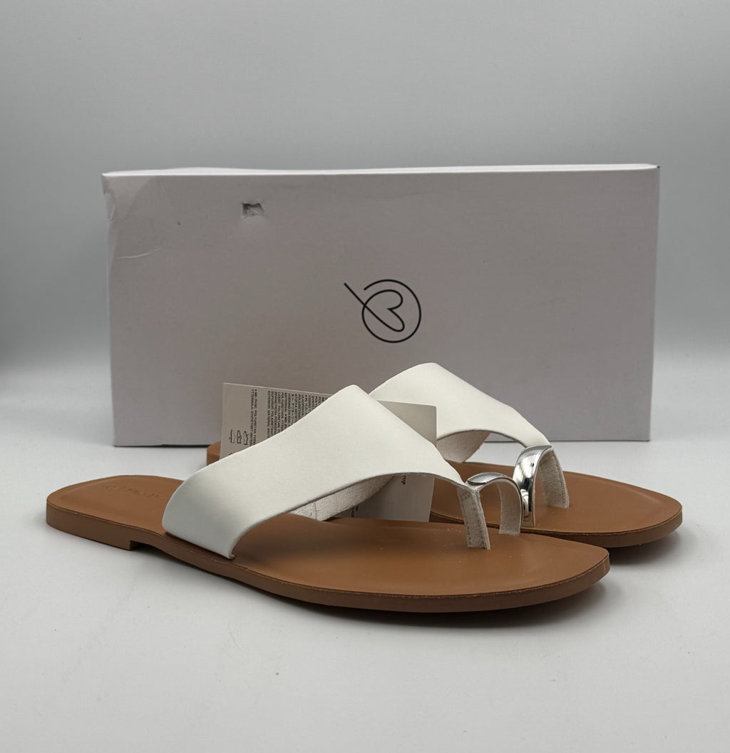 New The Drop Camilla Wide Thong Sandal Women 11 White Leather Slip-On Flat Beach