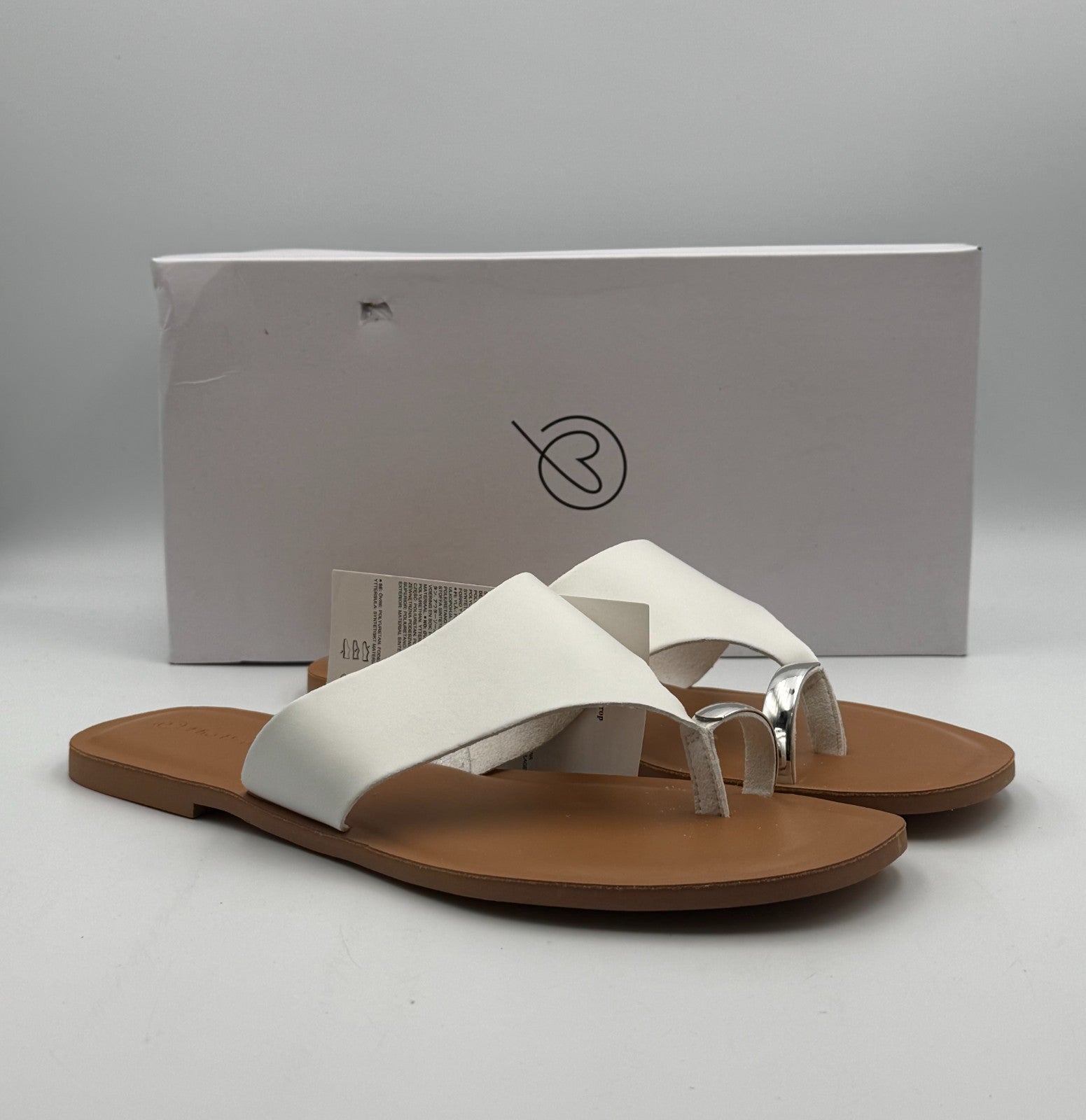 New The Drop Camilla Wide Thong Sandal Women 11 White Leather Slip-On Flat Beach