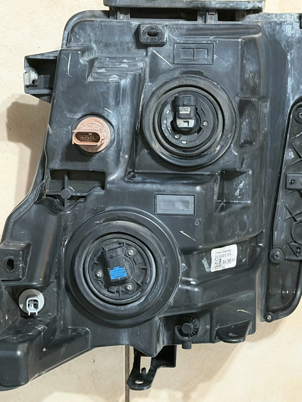 2016 2017 2018 2019 NISSAN TITAN HALOGEN OEM HEADLIGHT RIGHT SIDE PASSENGER OEM