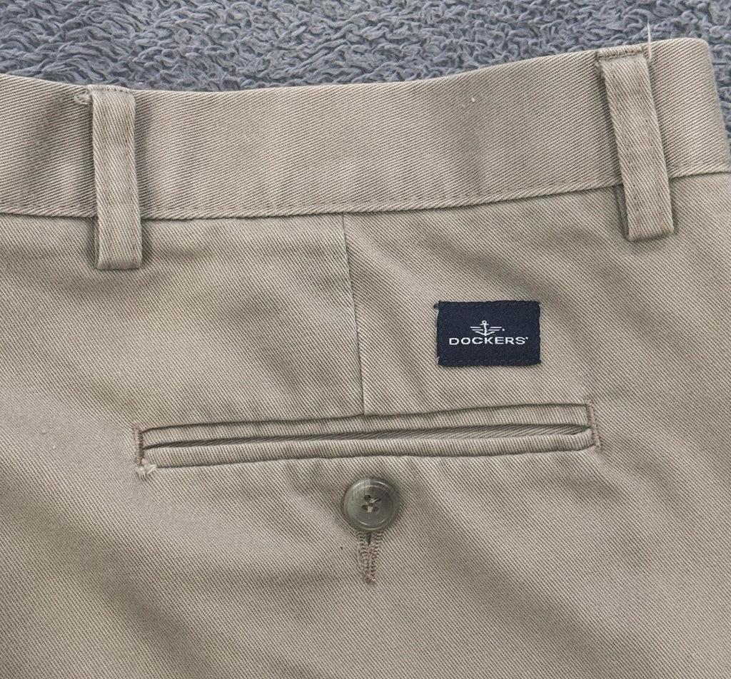 Dockers Men’s Size 38x29 Classic Fit Beige Pants W/Pockets, Zipper, & Button