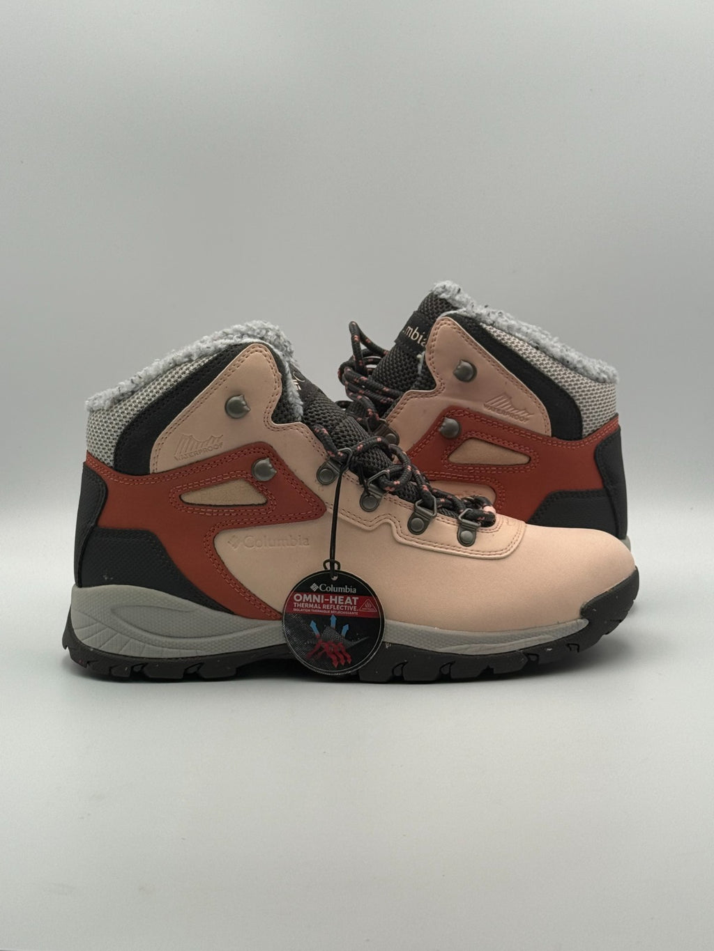 NWB Columbia Newton Ridge Plus Omni-Heat Hiking Boots Women's 10 Peach Outdoor