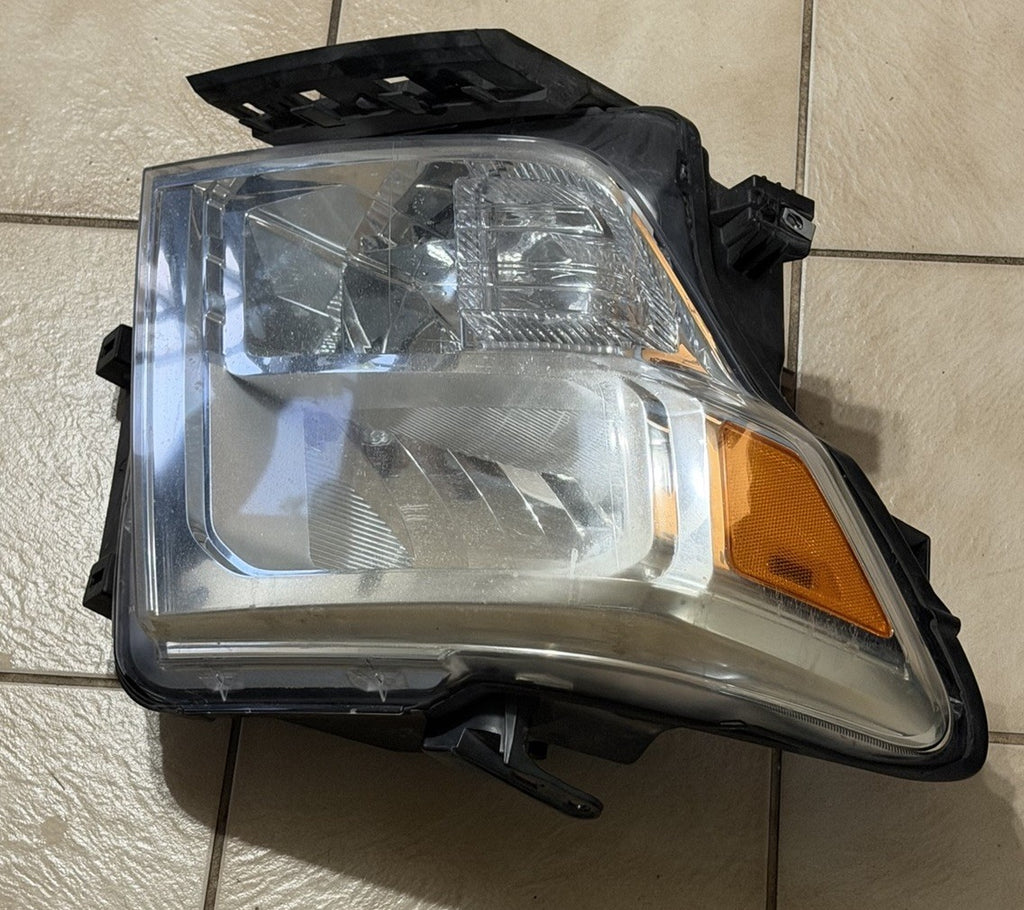 2016 2017 2018 2019 NISSAN TITAN HALOGEN OEM HEADLIGHT RIGHT SIDE PASSENGER OEM