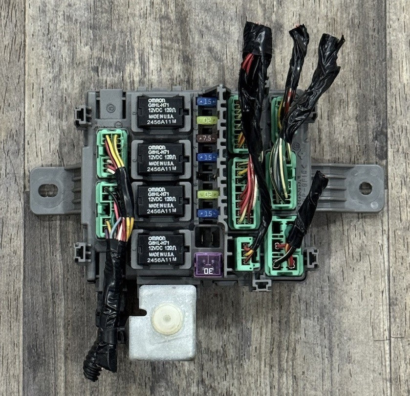 2005-2010 HONDA ODYSSEY INTERIOR CABIN PASSENGER SIDE FUSE BOX RELAY OEM SHJ-RA3