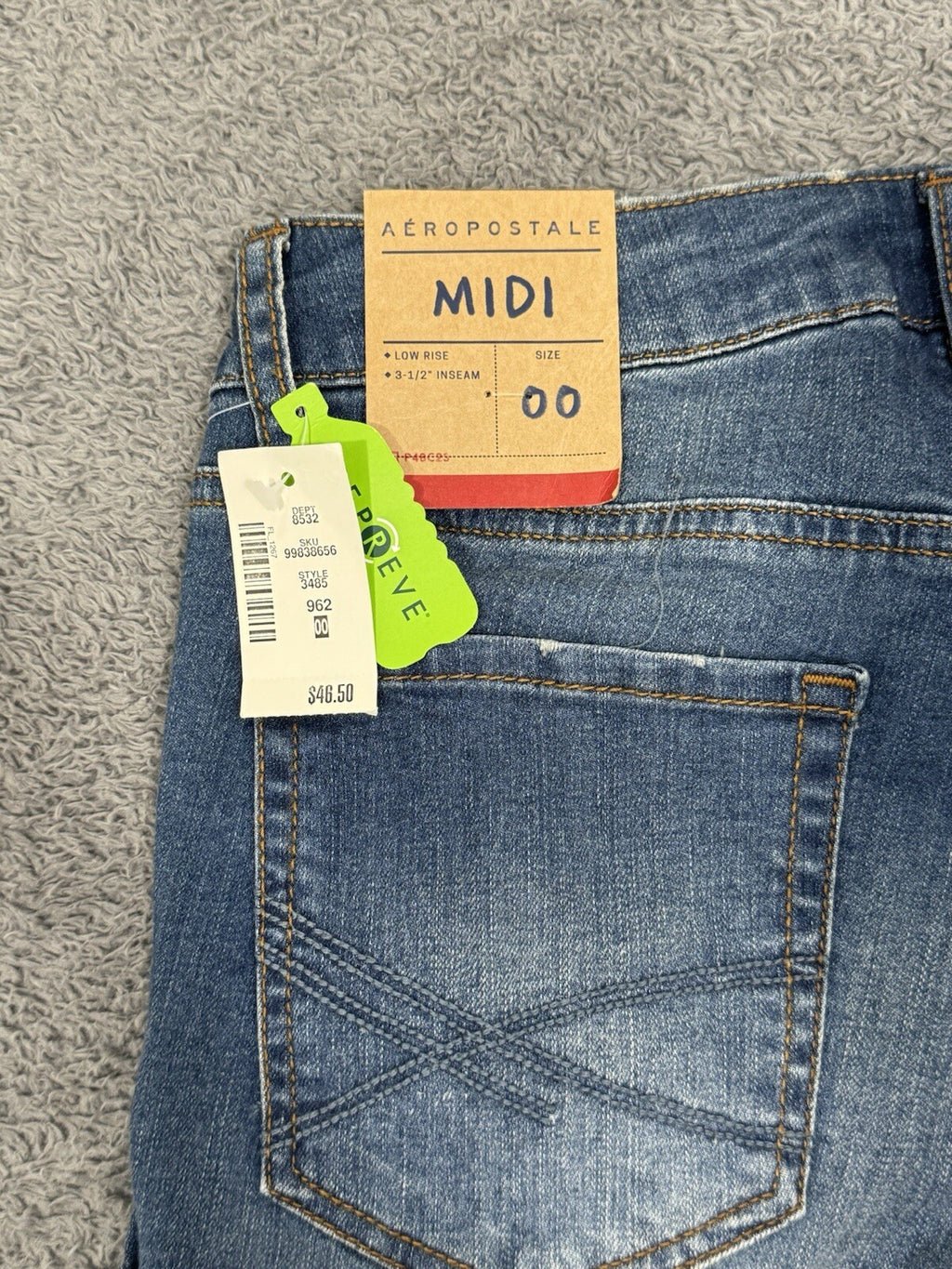 NEW Aeropostale Women’s Size 00, Denim Distressed low rise Midi Jean Shorts