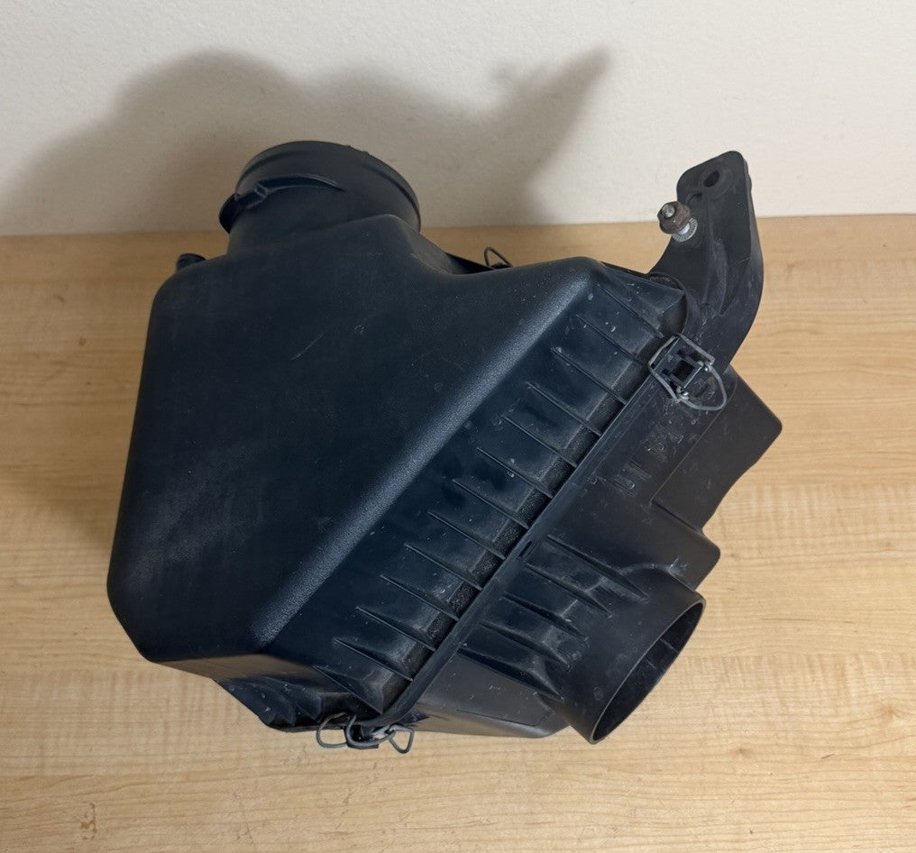 11-16 Town & Country 11-20 Grand Caravan 3.6 Air Cleaner Intake Filter Housing
