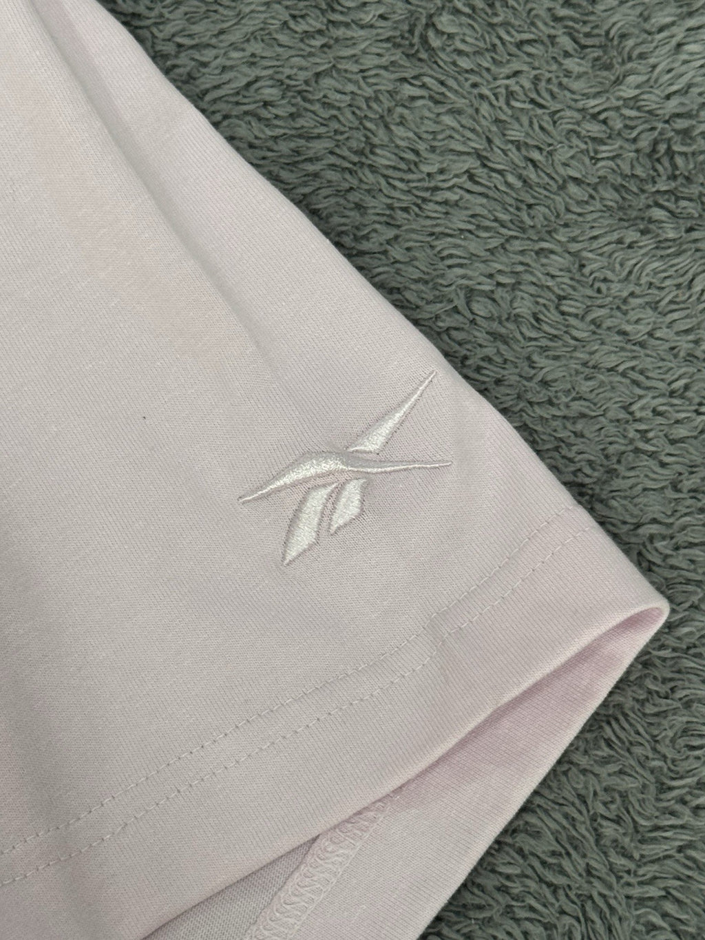 Reebok Classic T-Shirt Classics Skateboard UFO Pyramid Skate Shirt Pink Medium