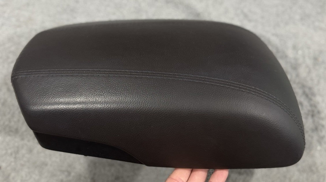 2013-2016 Hyundai Santa Fe Center Console Brown Leather Armrest Lid OEM Genuine