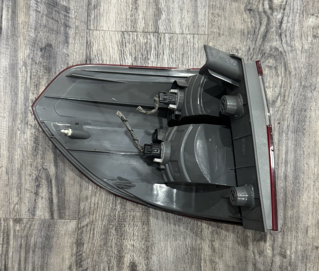 2005 2006 2007 Honda Odyssey OEM Right Passenger RH Side Tail Light Genuine