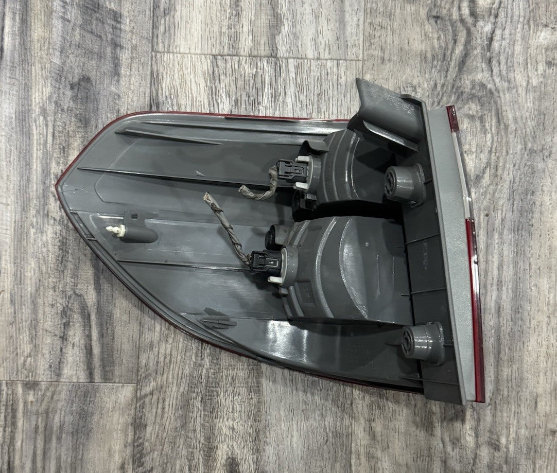 2005 2006 2007 Honda Odyssey OEM Right Passenger RH Side Tail Light Genuine