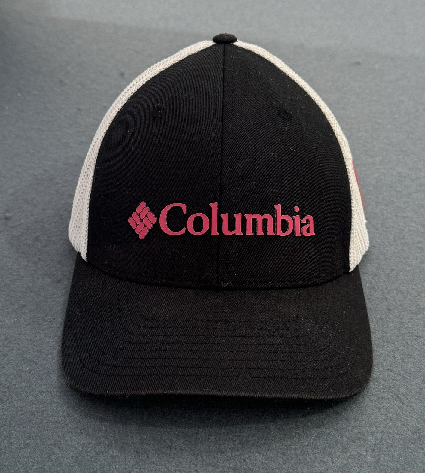 Columbia Unisex Small/Medium Black & White hat With Pink Logo Breast Cancer C1