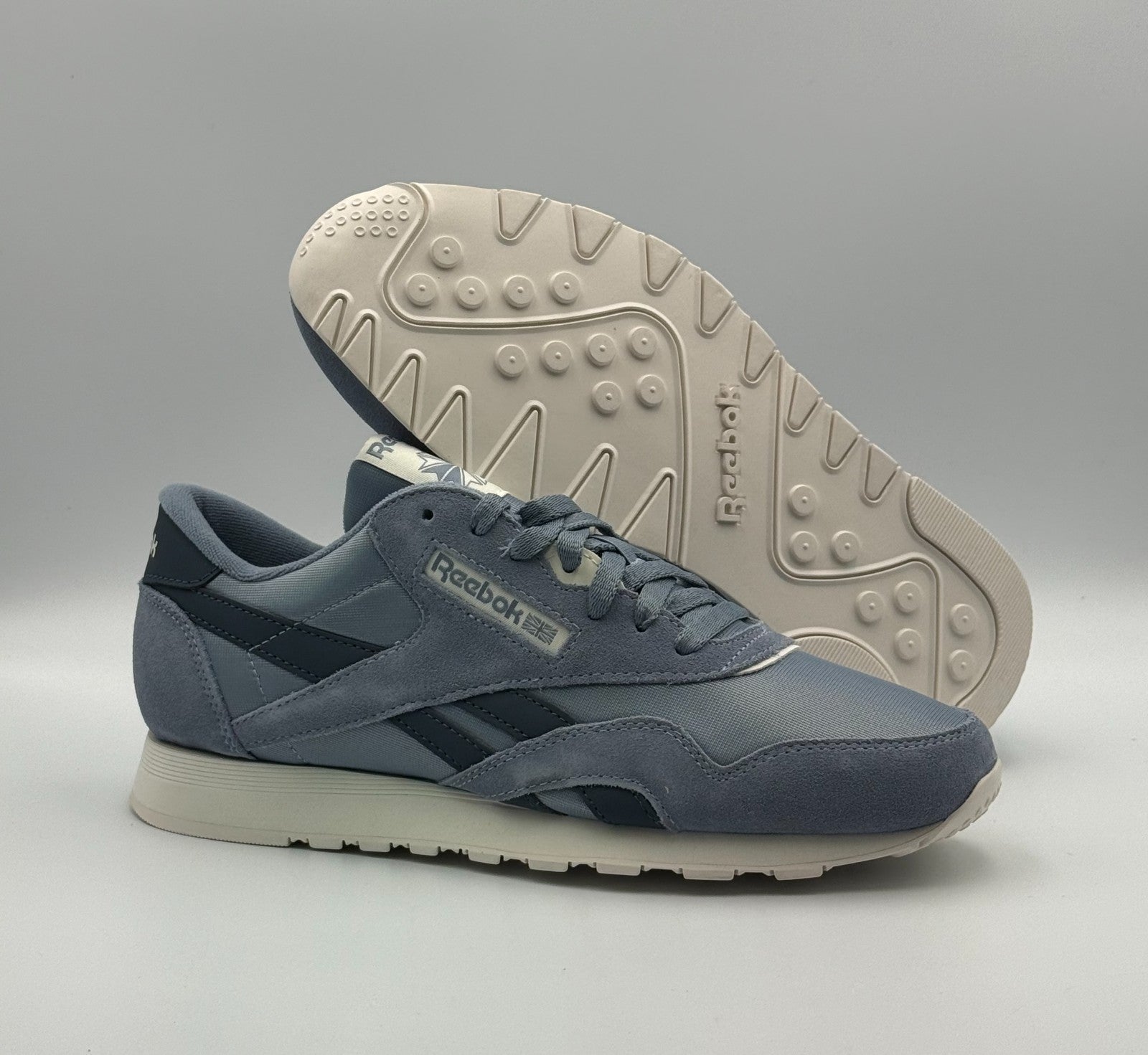Reebok Classic Nylon Sneakers Mens 9.5 Blue Suede Lace Up Low Top Athletic Shoes