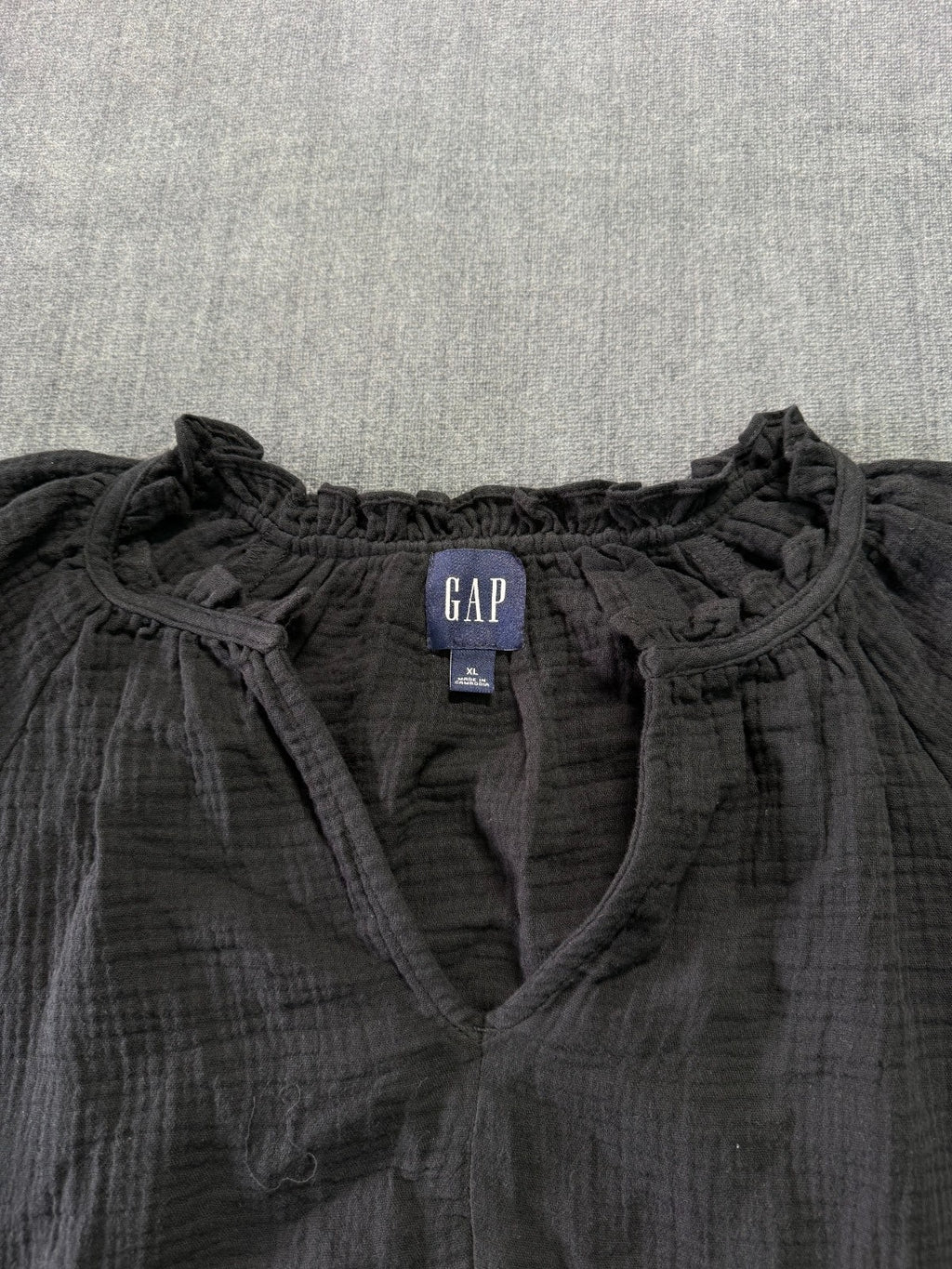 Gap Blouse Top Women's XL Black Short Sleeve V-Neck Dark Wash Casual Wear Preppy