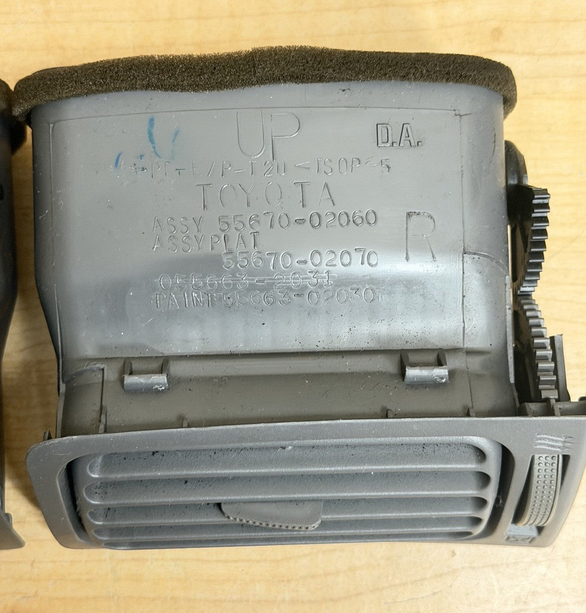 03-08 Toyota Corolla Left Driver,Right Passenger Side AC Air Vent Grey OEM Set