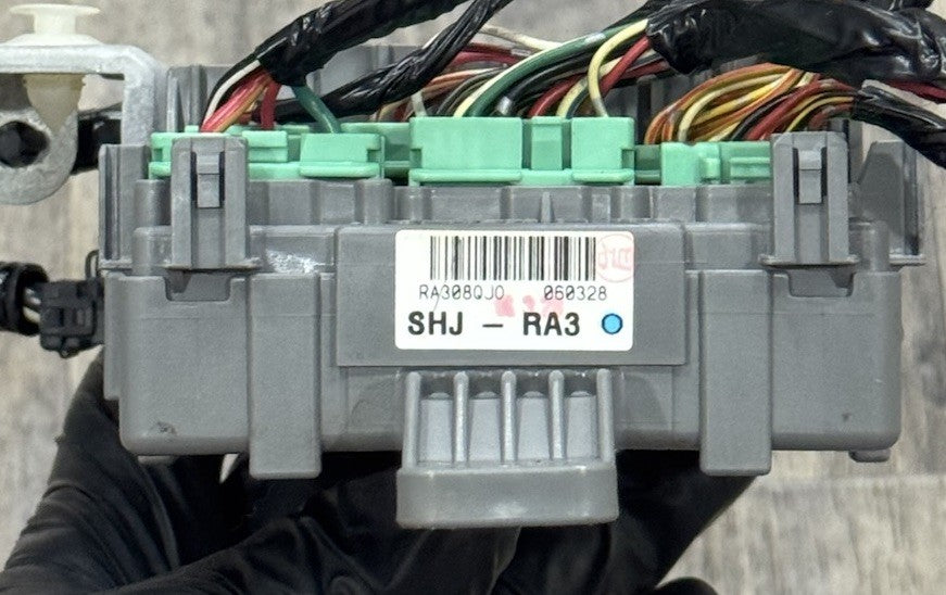 2005-2010 HONDA ODYSSEY INTERIOR CABIN PASSENGER SIDE FUSE BOX RELAY OEM SHJ-RA3