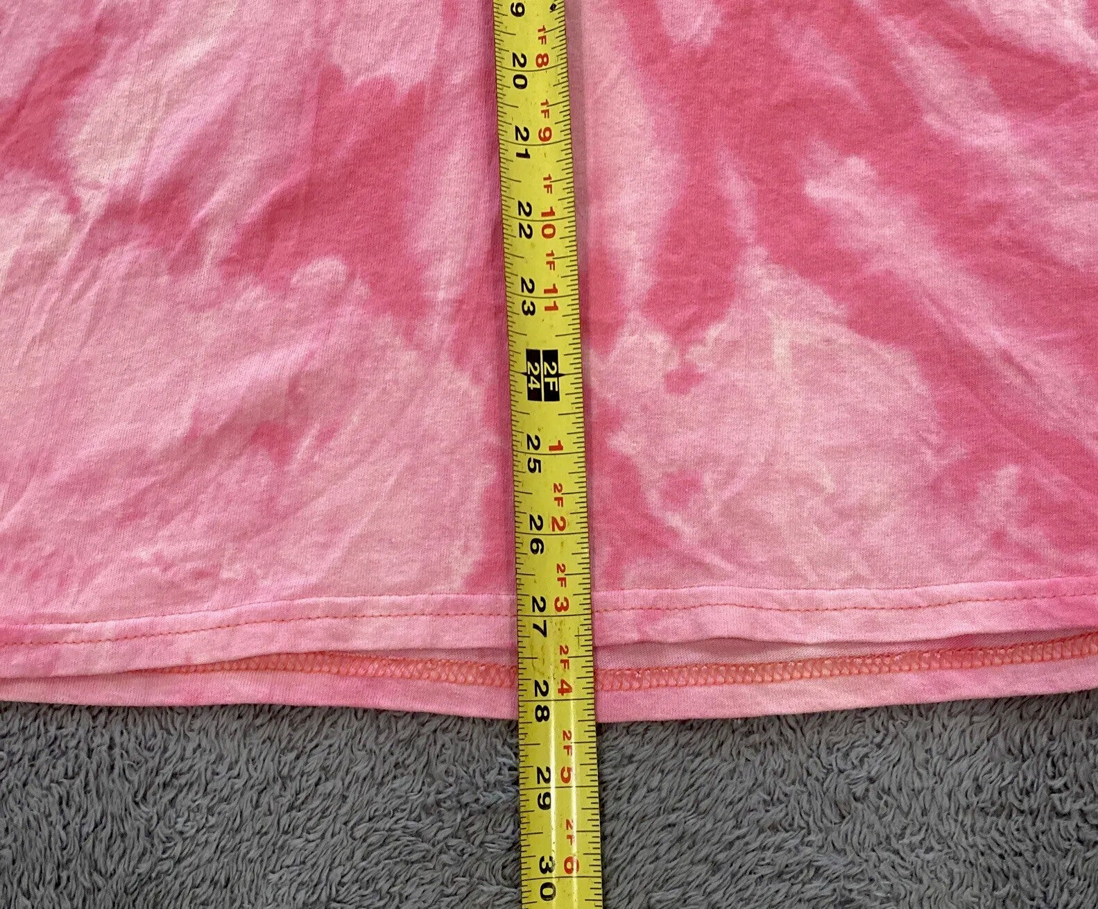 Itsa Girl Thing Women's Medium T-Shirt Pink & white Tye-Dye Spiral