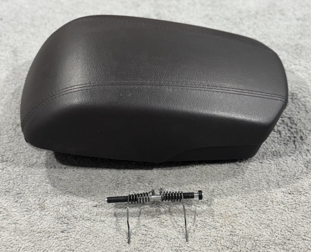 2013-2016 Hyundai Santa Fe Center Console Brown Leather Armrest Lid OEM Genuine