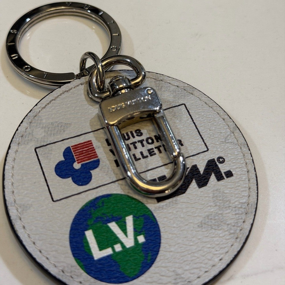 Louis Vuitton Brazza Monogram Logo White Wallet Limited Edition with Keychain!