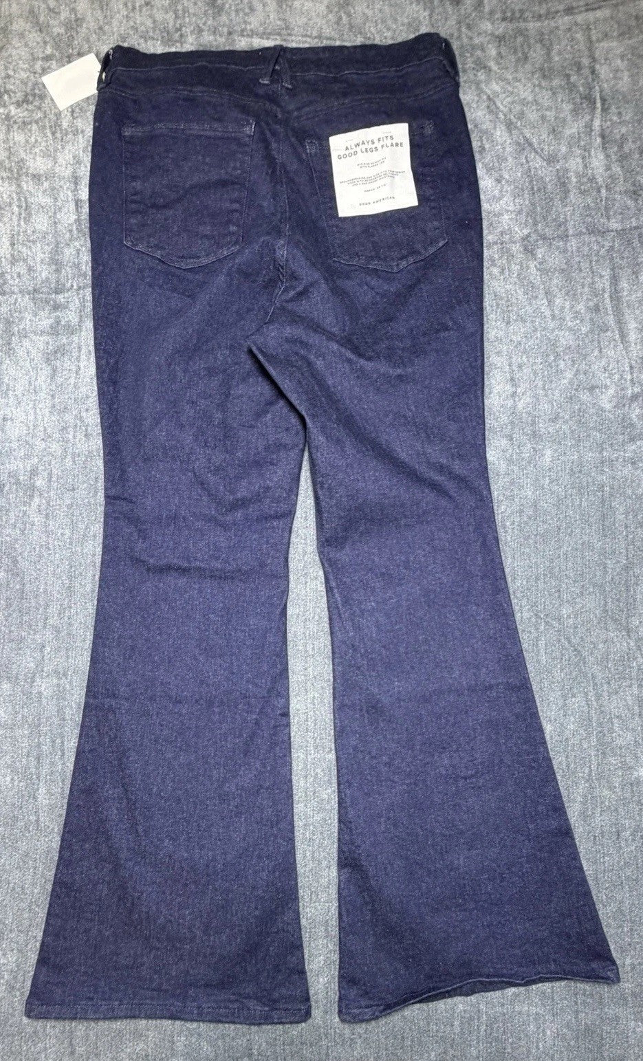 Good American Jeans Size 14-18 Mid-Rise Skinny fit With Flared color INDIGO. NWT