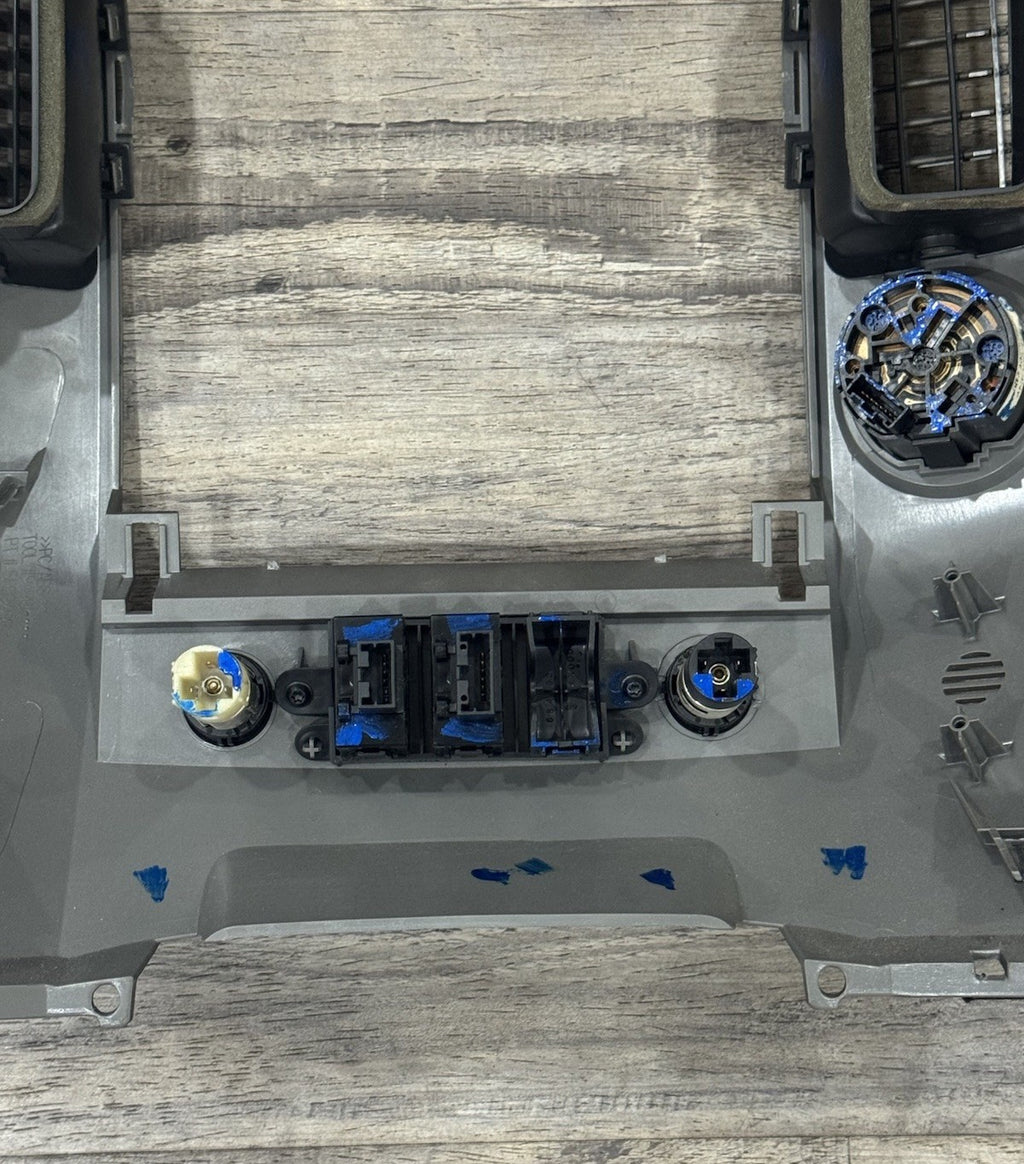 2004-2007 Nissan Titan Armada A/C Climate Radio Surround Bezel W/4x4 Switch OEM