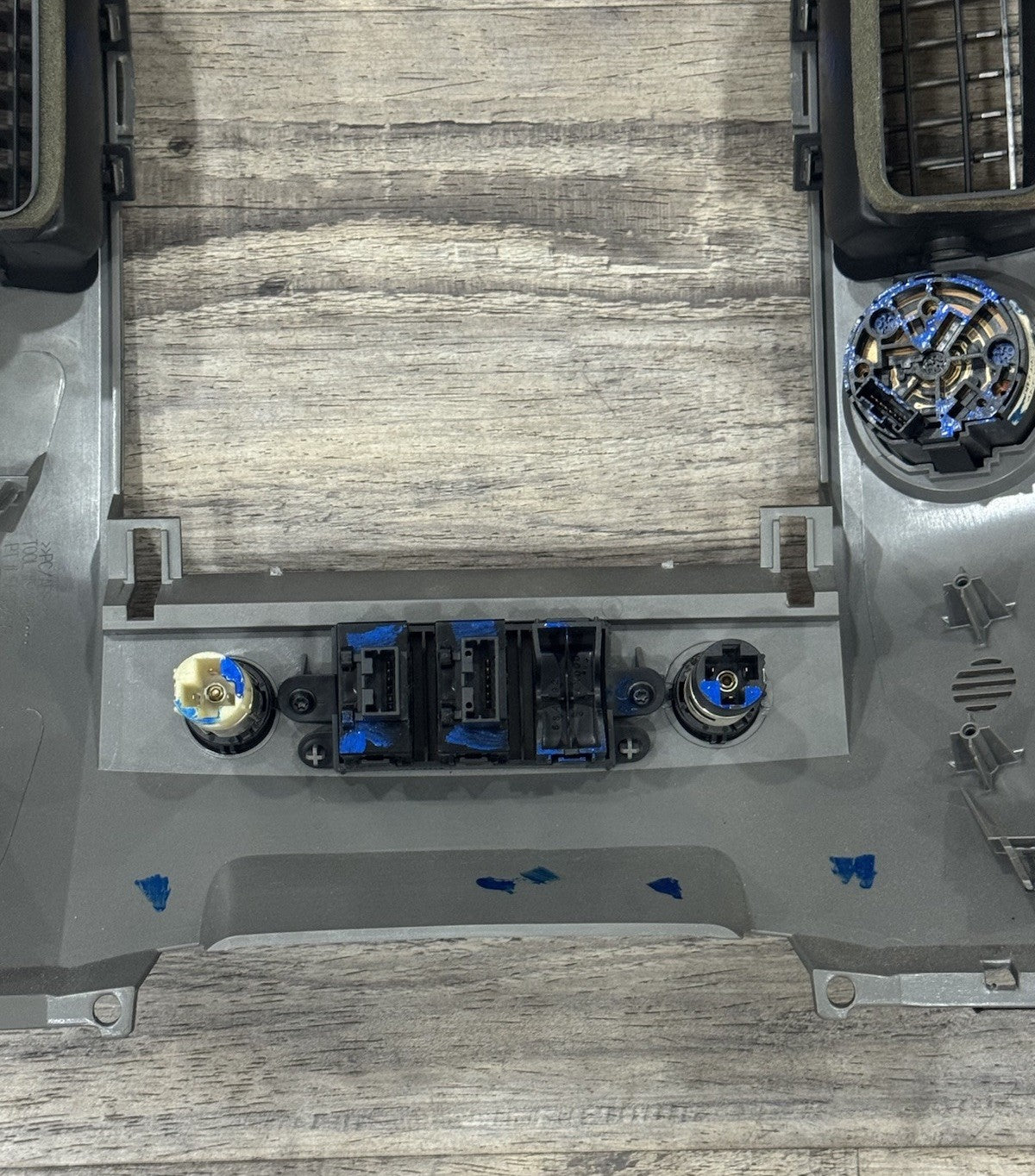 2004-2007 Nissan Titan Armada A/C Climate Radio Surround Bezel W/4x4 Switch OEM