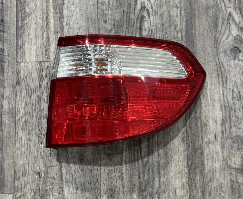 2005 2006 2007 Honda Odyssey OEM Right Passenger RH Side Tail Light Genuine