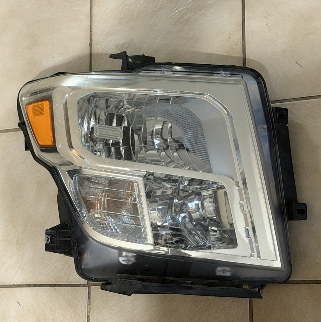 2016 2017 2018 2019 NISSAN TITAN HALOGEN OEM HEADLIGHT RIGHT SIDE PASSENGER OEM