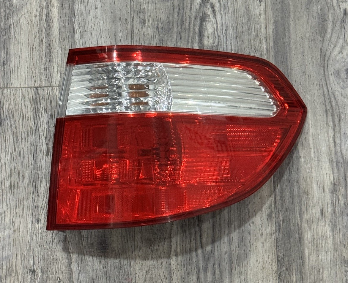 2005 2006 2007 Honda Odyssey OEM Right Passenger RH Side Tail Light Genuine