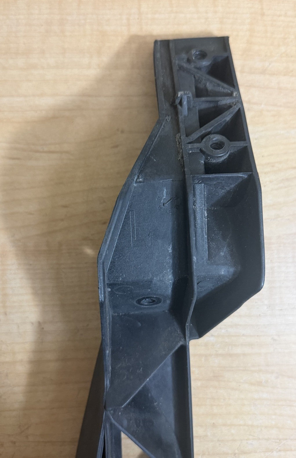 11-16 Town & Country ,Grand Caravan , Front Left Driver Side Fender Bracket OEM