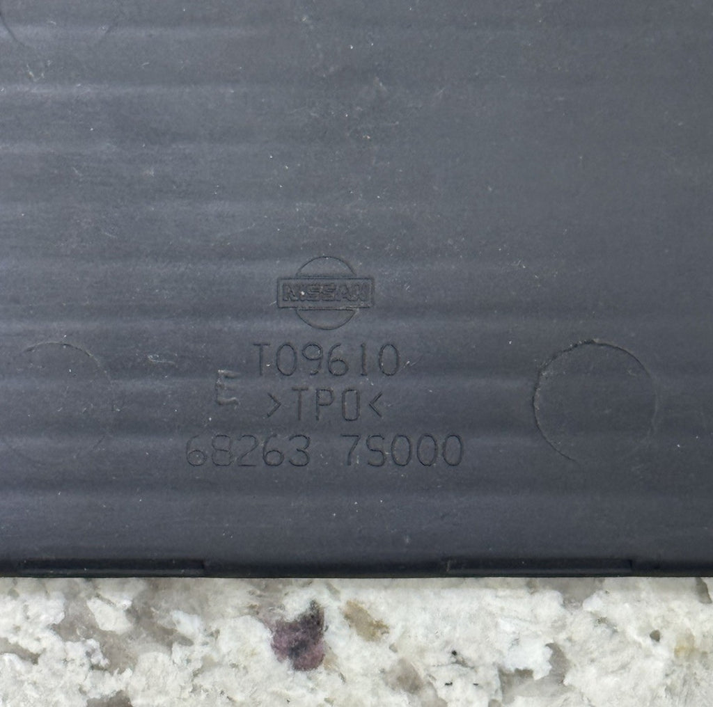 2004-2007 Nissan Armada 2004-2010 Titan Console Pocket Deck Mat 68263-7S000 OEM