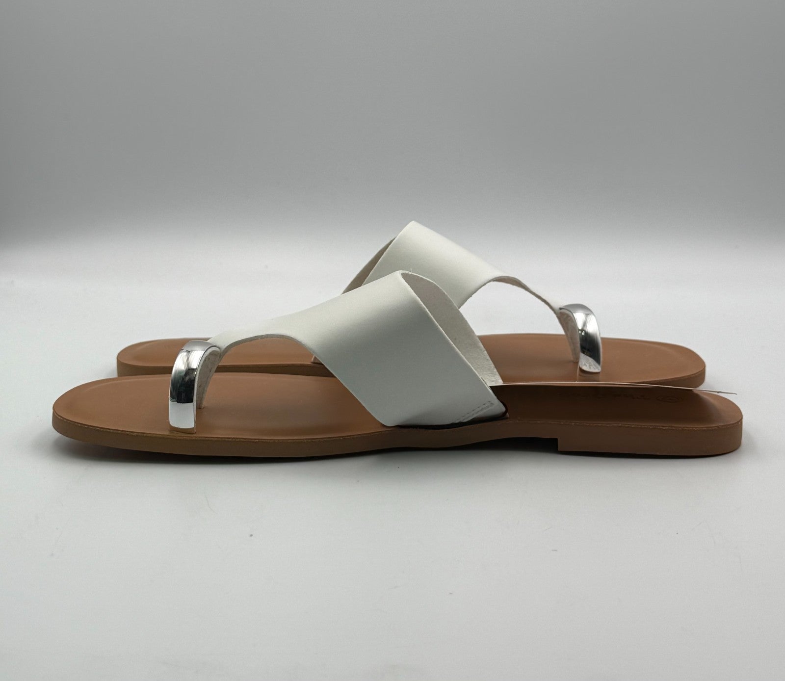 The Drop Camilla Wide Thong Sandal Women's 10 White Leather Slip-On Round Toe