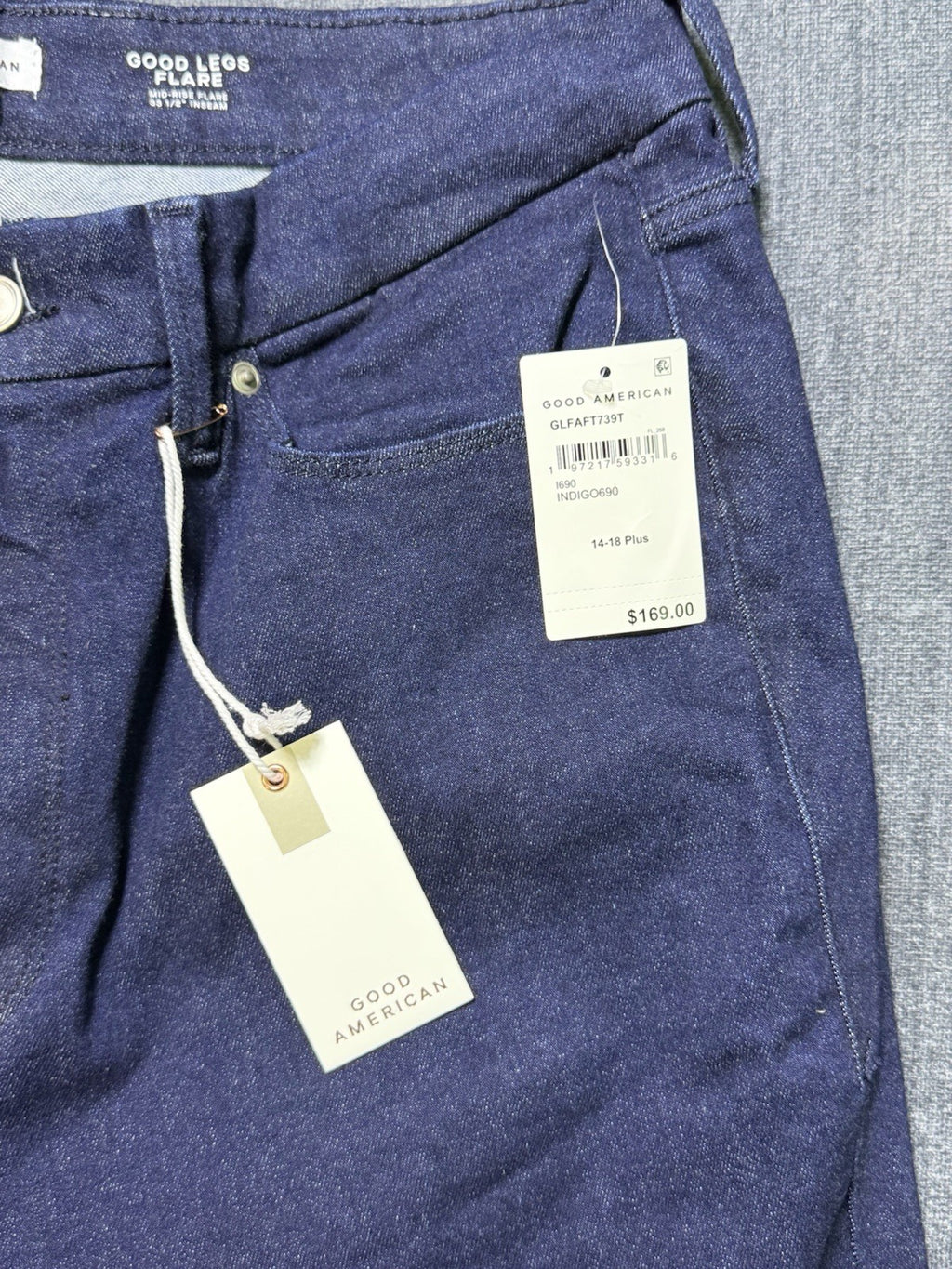Good American Jeans Size 14-18 Mid-Rise Skinny fit With Flared color INDIGO. NWT