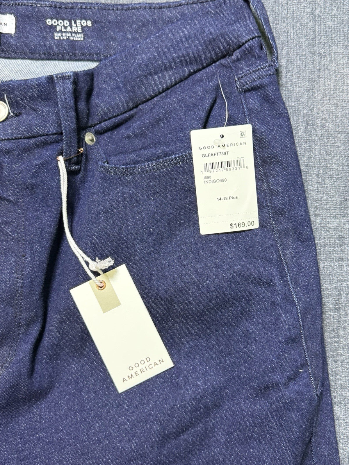 Good American Jeans Size 14-18 Mid-Rise Skinny fit With Flared color INDIGO. NWT