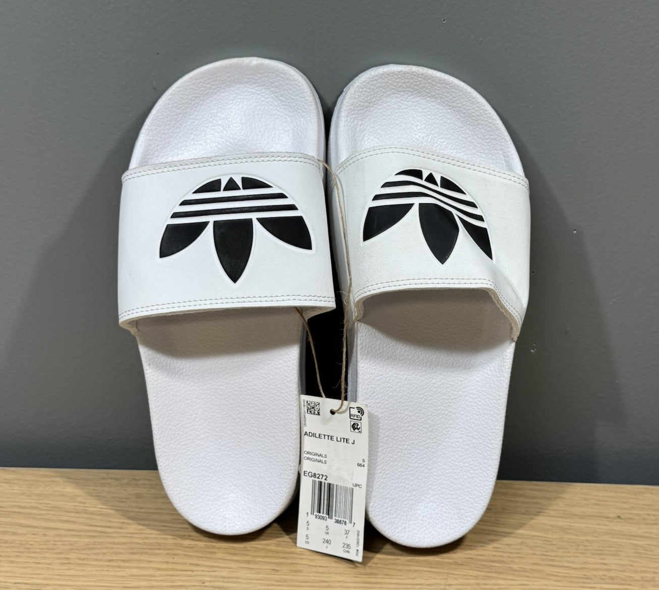 NEW ADIDAS WOMEN’S ADILETTE LITE J SLIDES SANDALS SIZE 5 | WHITE NWT
