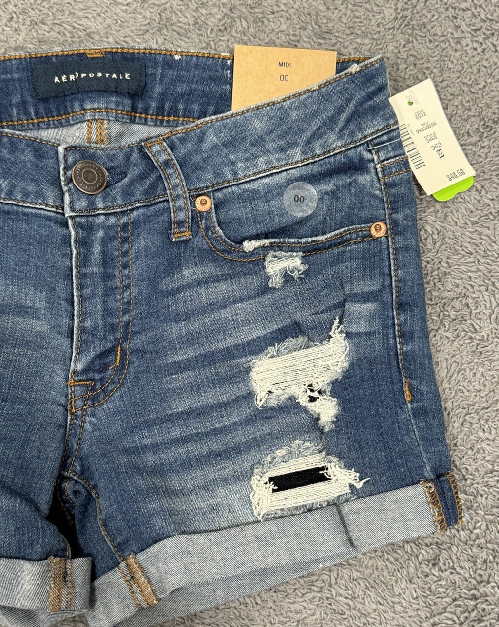 NEW Aeropostale Women’s Size 00, Denim Distressed low rise Midi Jean Shorts