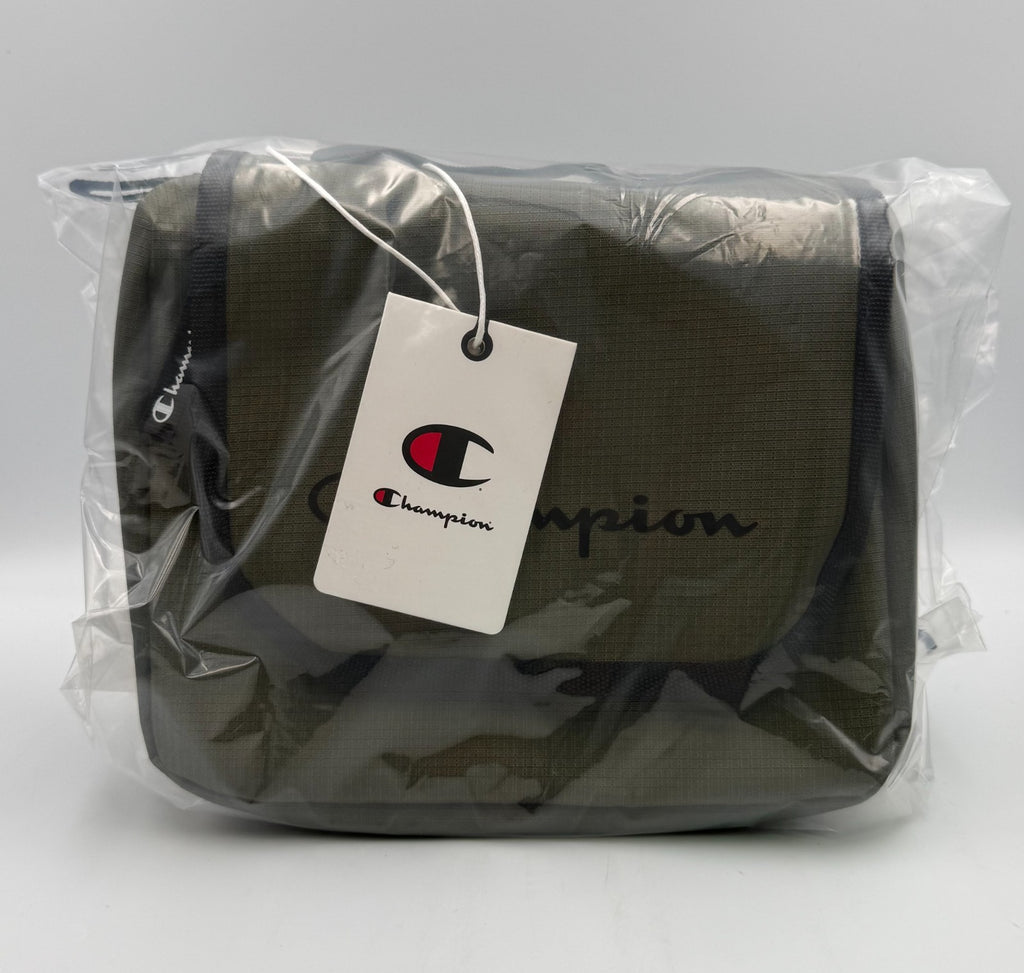 NWT Champion Defender Hanging Toiletry Bag Chive Green Travel Wash Kit Case