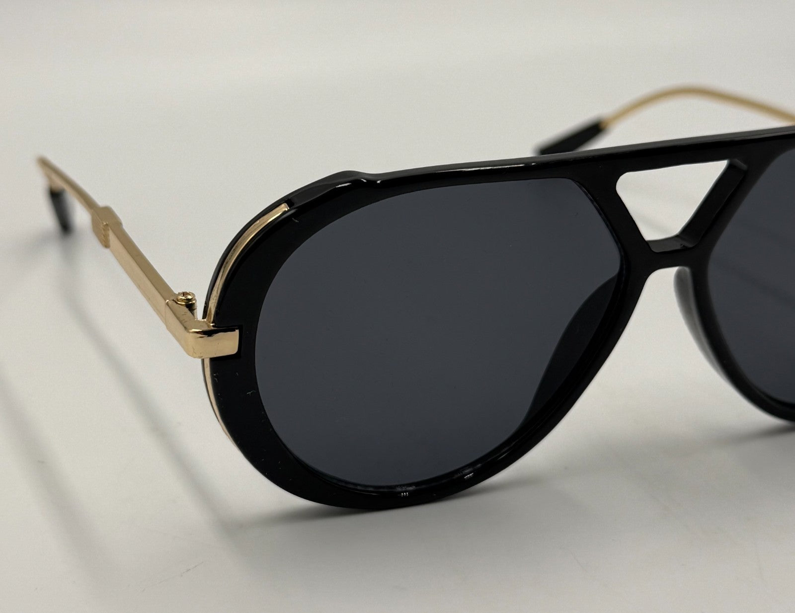 Mincl Double Bridge Oversized Retro Fashion Pilot Sunglasses Unisex with Case