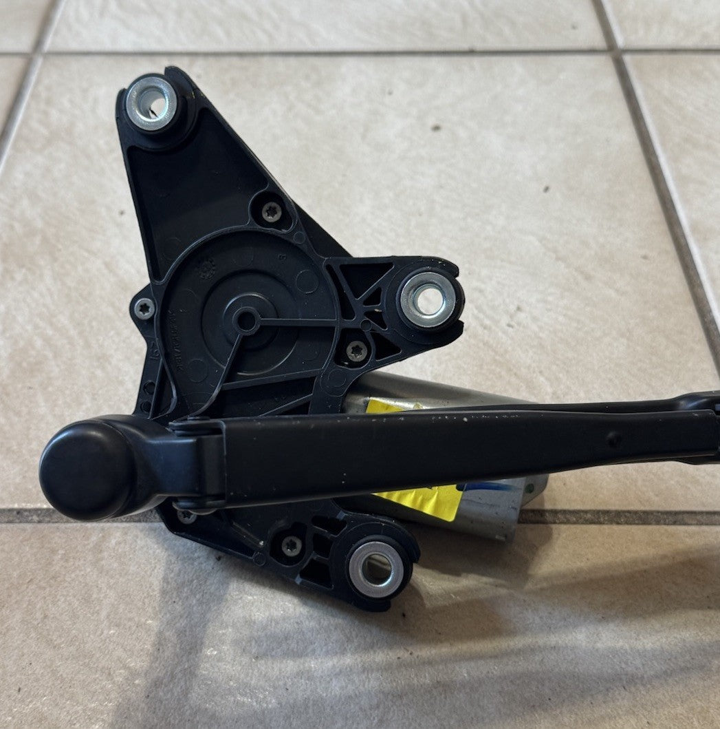 08-16 CHRYSLER TOWN COUNTRY 08-19 DODGE CARAVAN REAR LIFT GATE WIPER MOTOR OEM