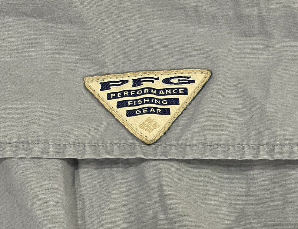 Columbia PFG Button Up Shirt  Mens Size Medium Gray Short Sleeve - B1
