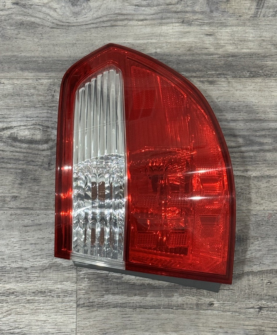 2005 2006 2007 Honda Odyssey OEM Right Passenger RH Side Tail Light Genuine