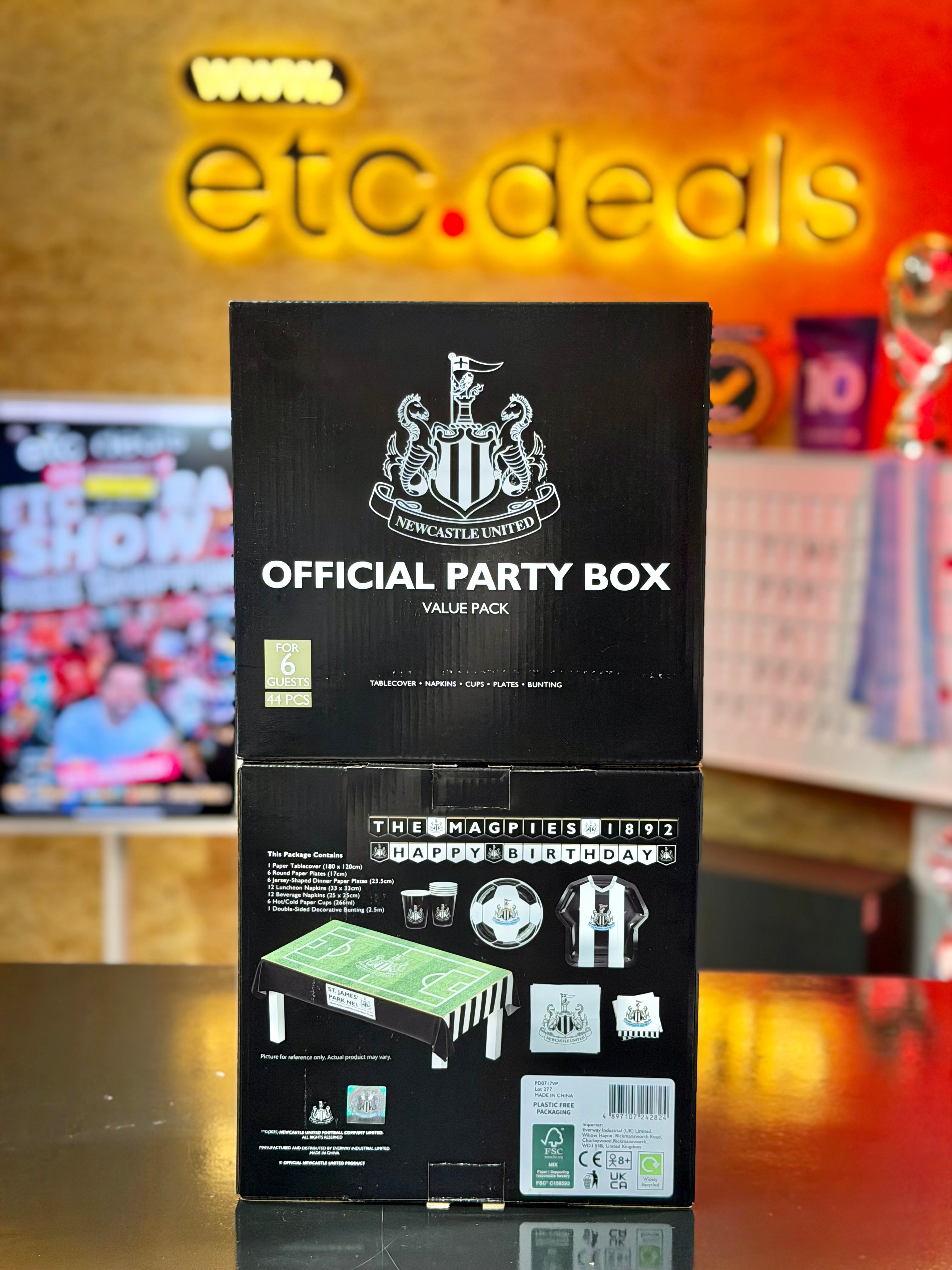 Newcastle United FC Official Licensed All-in-One Party Box – 44 Pieces for 6 Guests