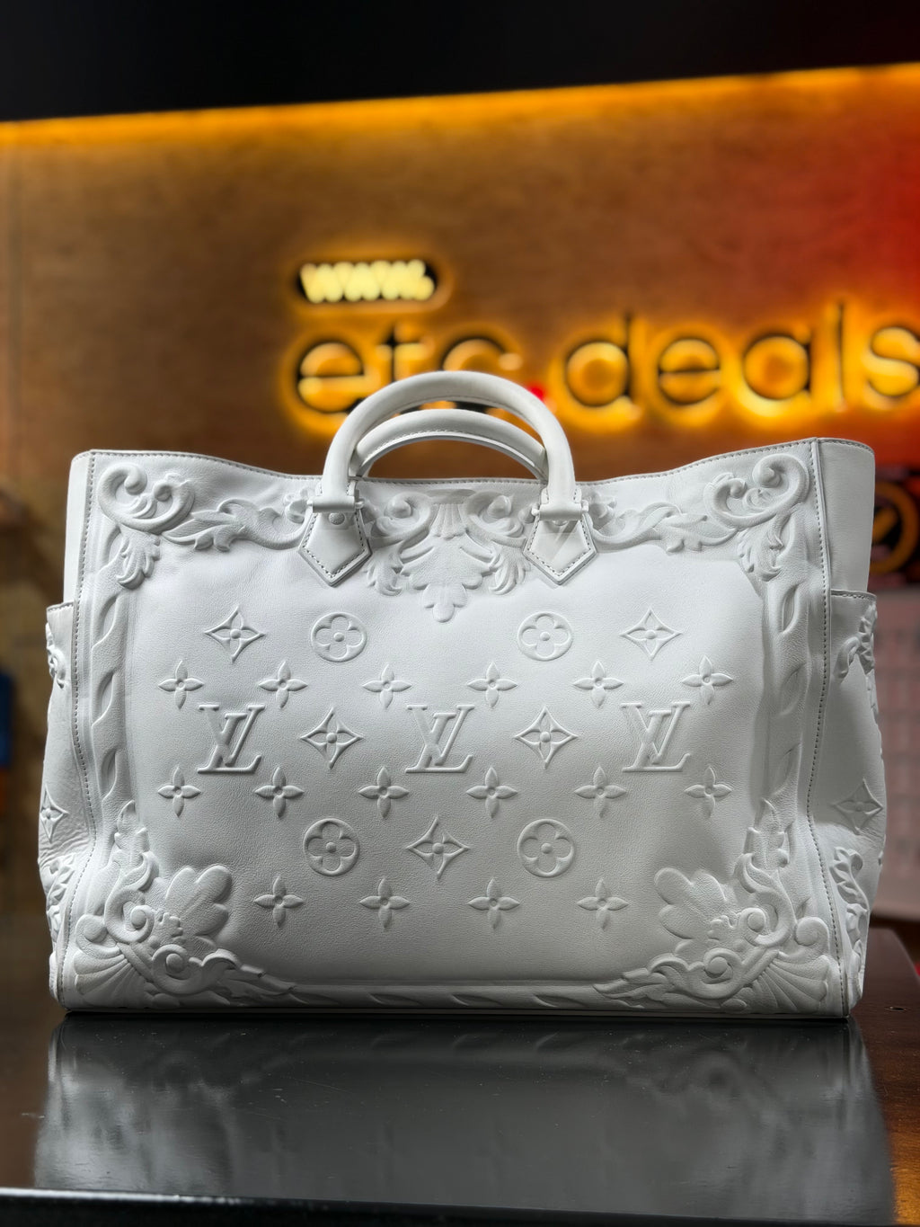 Louis Vuitton Runway Défilé Homme Bas-Relief Baroque Molded Leather Neo Tote Bag in Optic White