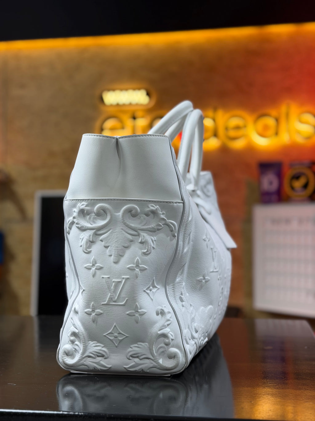 Louis Vuitton Runway Défilé Homme Bas-Relief Baroque Molded Leather Neo Tote Bag in Optic White